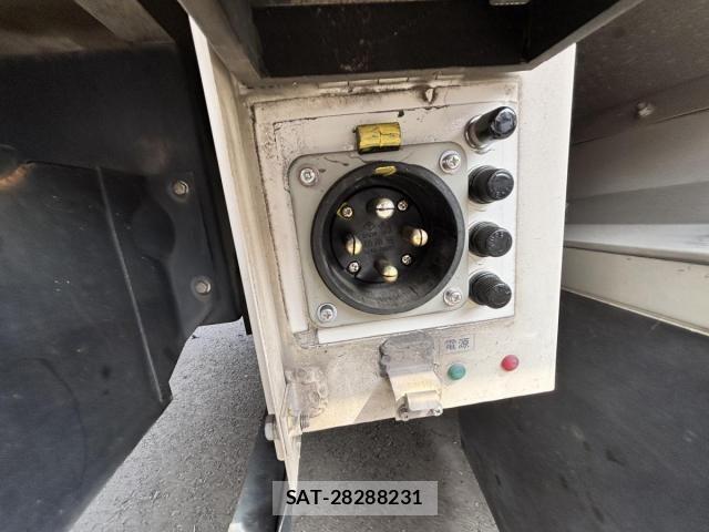 Isuzu ELF TRUCK 2015-04 7722973-26
