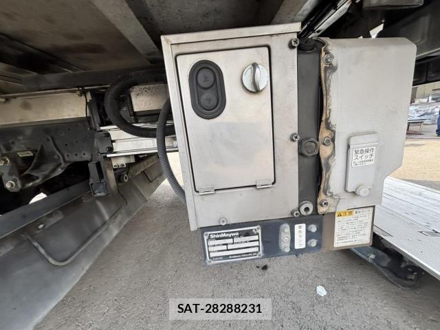 Isuzu ELF TRUCK 2015-04 7722973-28