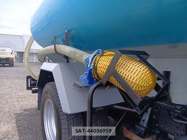 Isuzu ELF TRUCK 2010-06 7723021-10