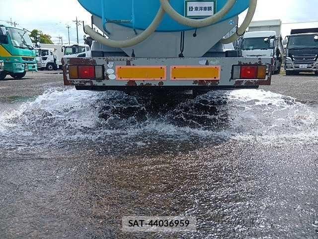 Isuzu ELF TRUCK 2010-06 7723021-12