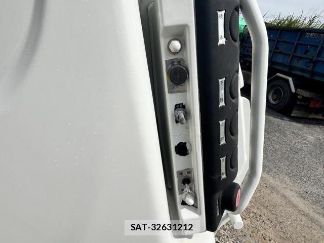 Isuzu ELF TRUCK 2010-03 7784590-9