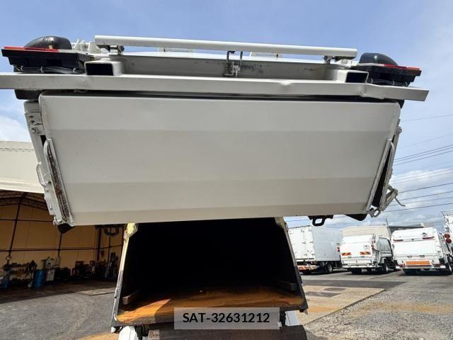 Isuzu ELF TRUCK 2010-03 7784590-20