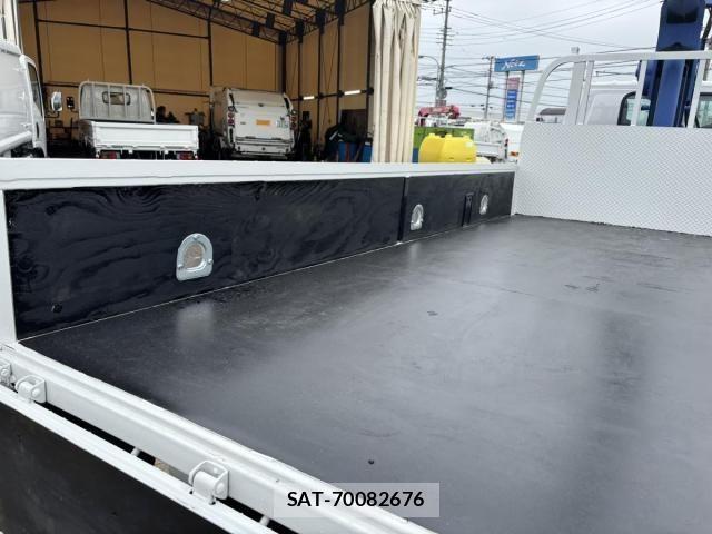Isuzu ELF TRUCK 2013-07 7784582-10