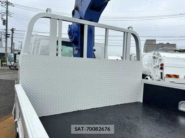 Isuzu ELF TRUCK 2013-07 7784582-12