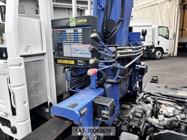 Isuzu ELF TRUCK 2013-07 7784582-21