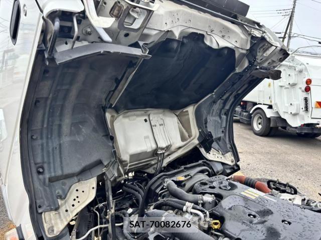 Isuzu ELF TRUCK 2013-07 7784582-24