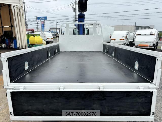 Isuzu ELF TRUCK 2013-07 7784582-8