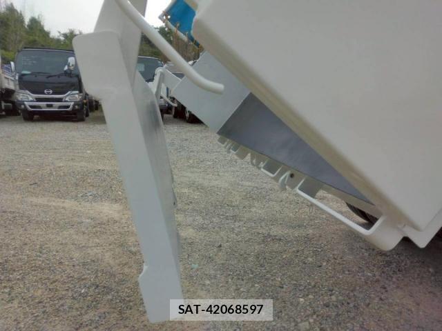 Isuzu ELF TRUCK 2017-12 7784627-28