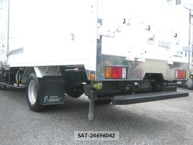 Isuzu ELF TRUCK 2018-05 7876290-15