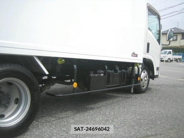 Isuzu ELF TRUCK 2018-05 7876290-16