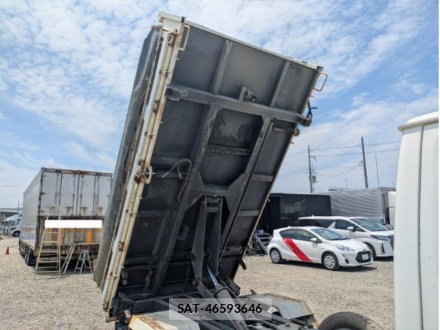 Isuzu ELF TRUCK 2019-07 7961406-12