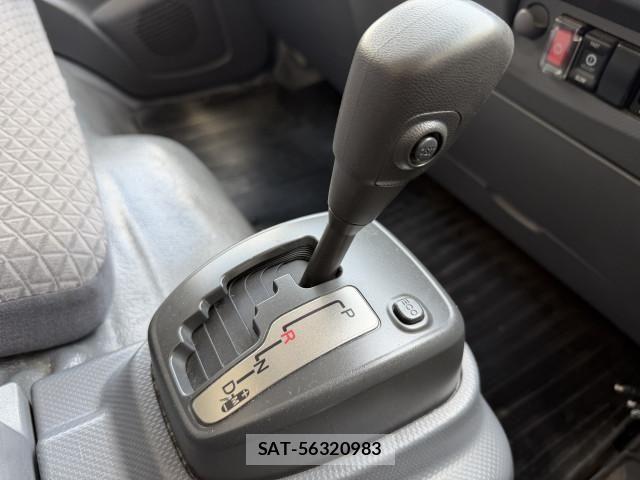 Isuzu ELF TRUCK 2018-04 7961448-17