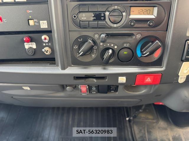 Isuzu ELF TRUCK 2018-04 7961448-23
