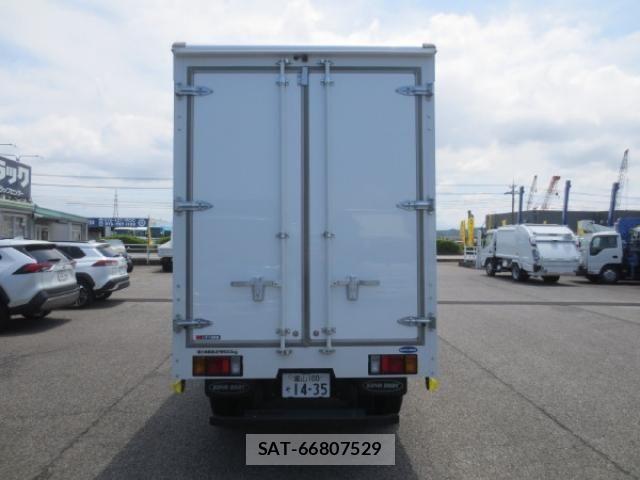 Isuzu ELF TRUCK 2023-12 7961385-6