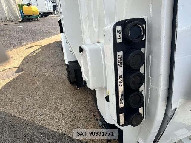 Isuzu ELF TRUCK 2013-11 7979135-10