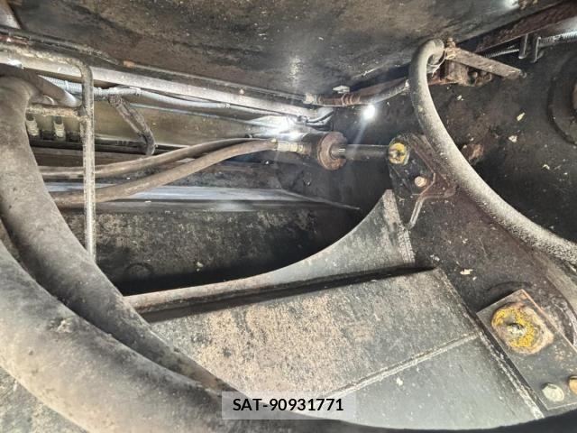 Isuzu ELF TRUCK 2013-11 7979135-18
