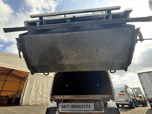 Isuzu ELF TRUCK 2013-11 7979135-21
