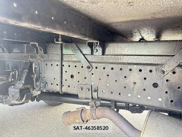 Isuzu ELF TRUCK 2013-05 8035379-16