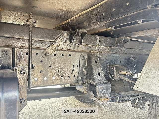 Isuzu ELF TRUCK 2013-05 8035379-17