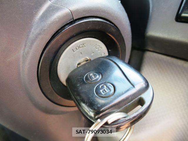 Isuzu ELF TRUCK 2017-09 8099010-16