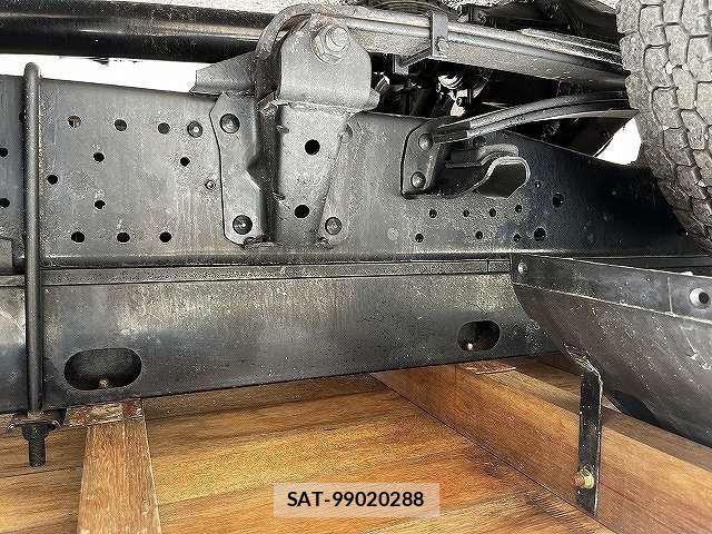 Isuzu ELF TRUCK 2011-08 8099009-17