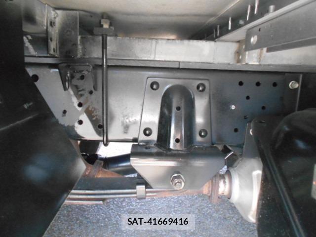 Isuzu ELF TRUCK 2016-04 8099011-23