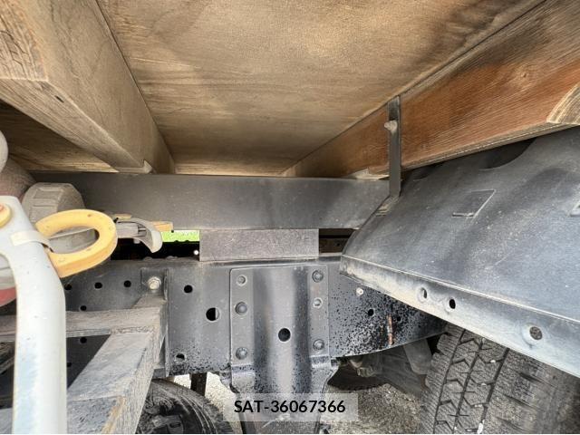 Isuzu ELF TRUCK 2020-04 8099004-13
