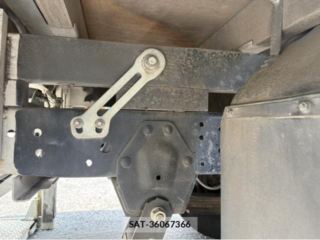 Isuzu ELF TRUCK 2020-04 8099004-17