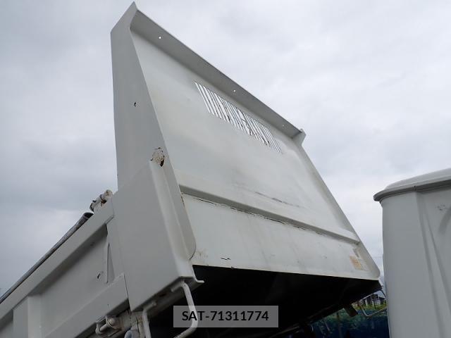 Isuzu ELF TRUCK 2015-09 8145748-16