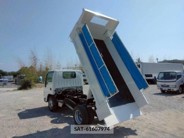 Isuzu ELF TRUCK 2017-06 8145747-13