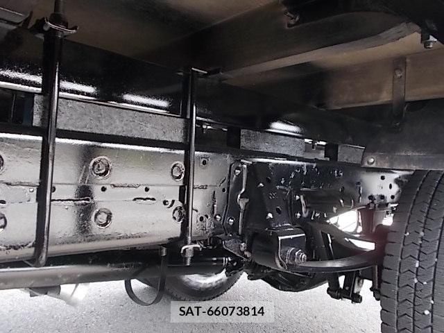 Isuzu ELF TRUCK 2016-05 8158359-11