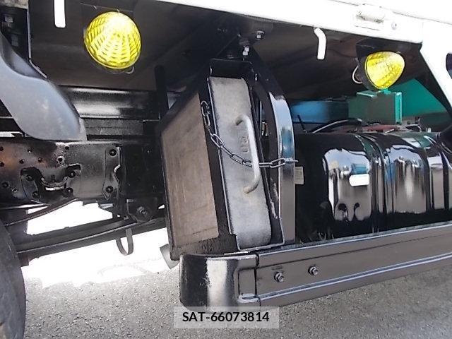 Isuzu ELF TRUCK 2016-05 8158359-18