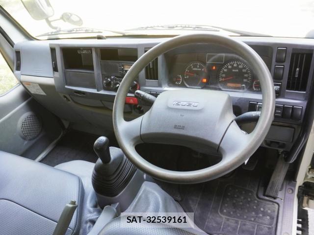 Isuzu ELF TRUCK 2018-01 8158356-2