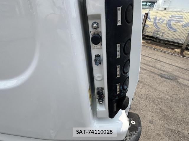 Isuzu ELF TRUCK 2013-09 8158360-9