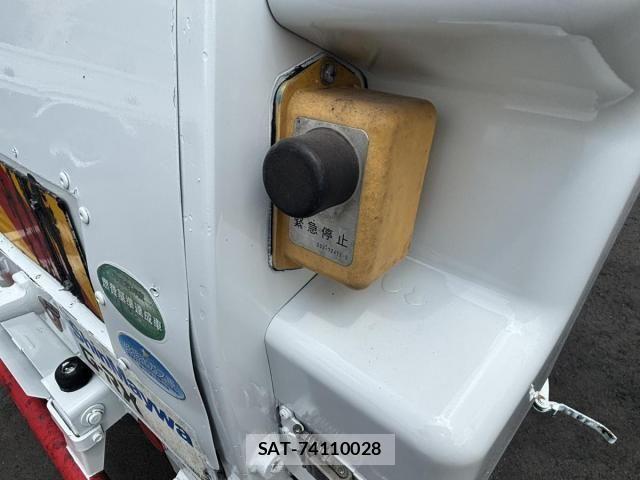 Isuzu ELF TRUCK 2013-09 8158360-11