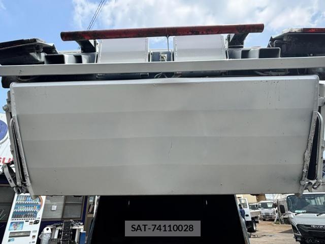 Isuzu ELF TRUCK 2013-09 8158360-19