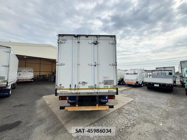 Isuzu ELF TRUCK 2019-06 8158369-5