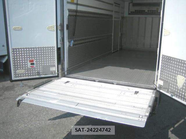 Isuzu ELF TRUCK 2018-11 8158358-9