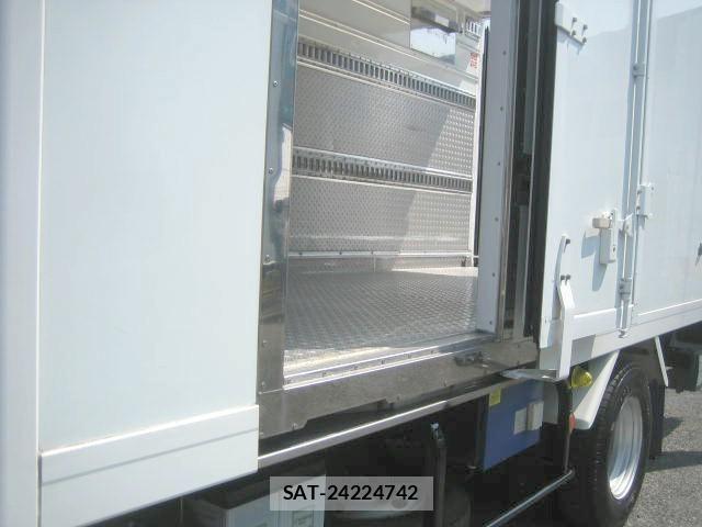 Isuzu ELF TRUCK 2018-11 8158358-10