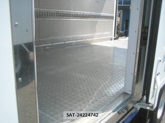 Isuzu ELF TRUCK 2018-11 8158358-11