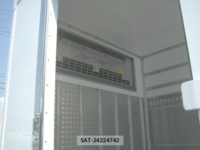 Isuzu ELF TRUCK 2018-11 8158358-12