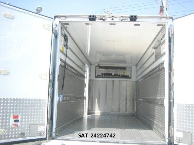 Isuzu ELF TRUCK 2018-11 8158358-13