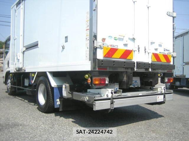 Isuzu ELF TRUCK 2018-11 8158358-17