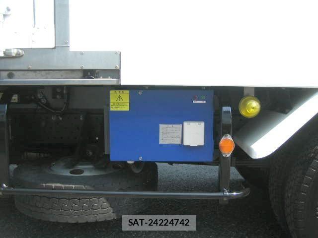 Isuzu ELF TRUCK 2018-11 8158358-21