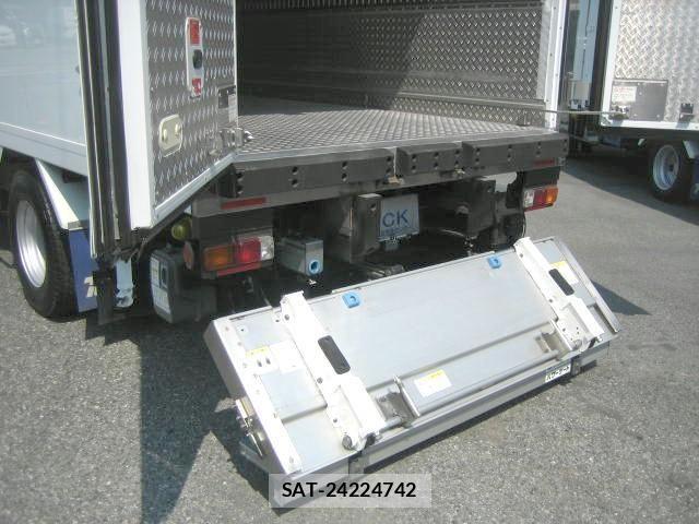 Isuzu ELF TRUCK 2018-11 8158358-7
