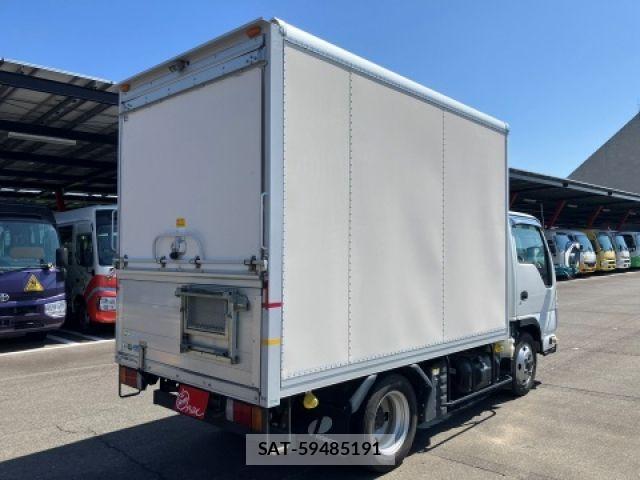 Isuzu ELF TRUCK 2017-07 8207399-1