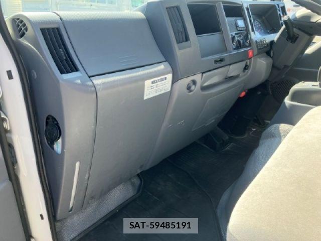 Isuzu ELF TRUCK 2017-07 8207399-28