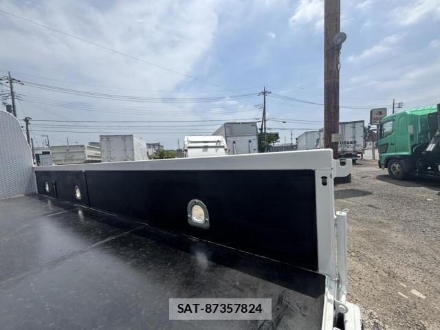 Isuzu ELF TRUCK 2018-11 8207391-11