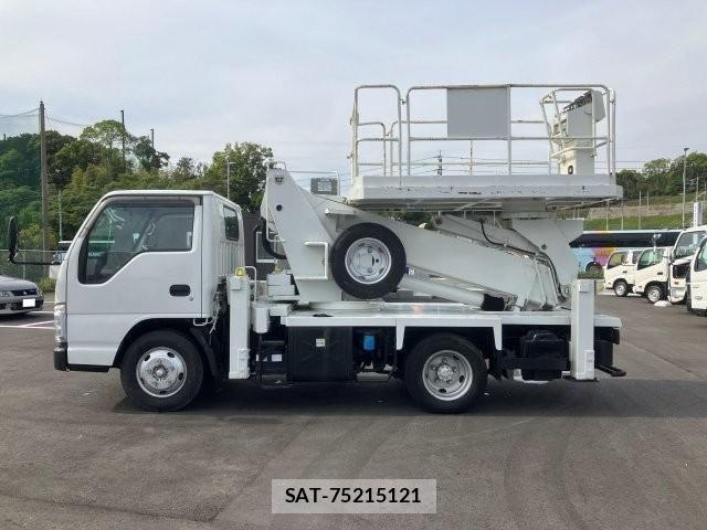 Isuzu ELF TRUCK 2008-06 8207402-4