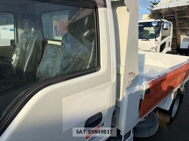 Isuzu ELF TRUCK 2017-09 8207392-11